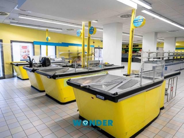 Locale Commerciale in vendita a Comunità della Vallagarina, Borgo Sacco