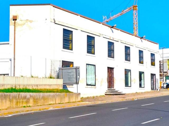 Locale Commerciale in vendita a Tassina, Rovigo