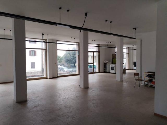 Locale Commerciale in vendita a San Giustino, Umbria