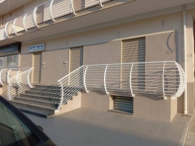 Locale Commerciale in vendita a San Marcellino, Campania