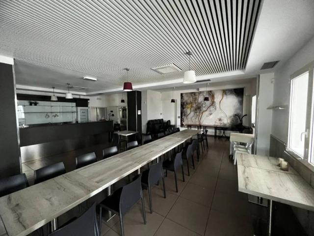 Locale Commerciale in vendita a Unione di comuni Valmarecchia, Santarcangelo Di