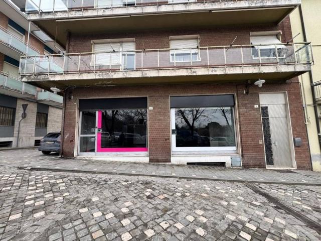 Locale Commerciale in vendita a Unione di comuni Valmarecchia, Santarcangelo Di