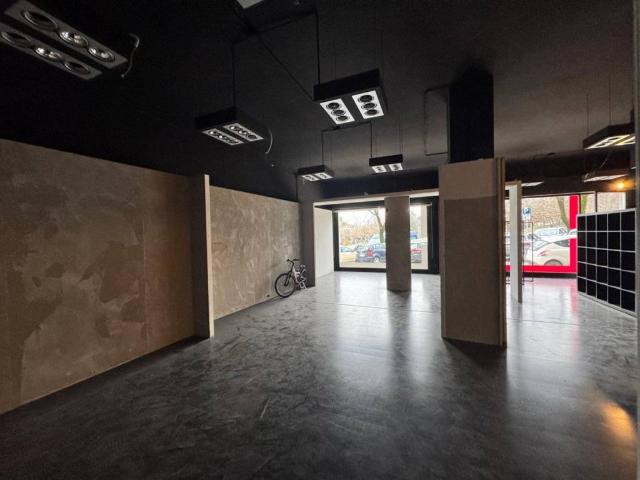 Locale Commerciale in vendita a Unione di comuni Valmarecchia, Santarcangelo Di