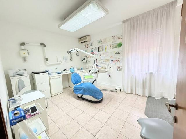 Locale Commerciale in vendita a Unione di comuni Valmarecchia, Santarcangelo Di