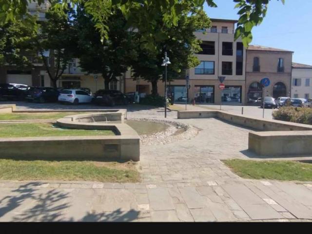 Locale Commerciale in vendita a Unione di comuni Valmarecchia, Santarcangelo Di