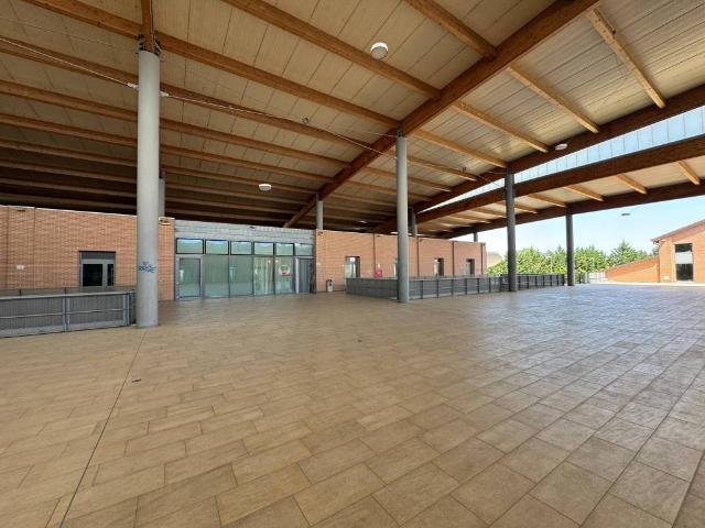 Locale Commerciale in vendita a Savignano sul Rubicone, Forlì-Cesena