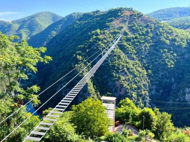 Locale Commerciale in affitto a Sellano, Perugia