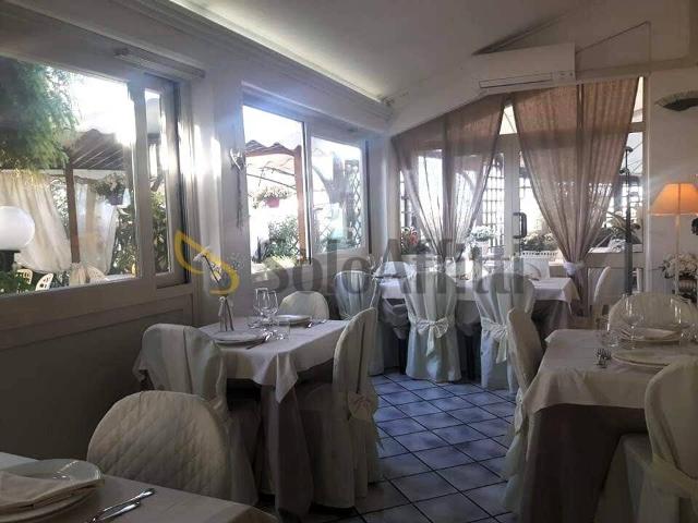 Locale Commerciale in vendita a Ciarnin, Marche