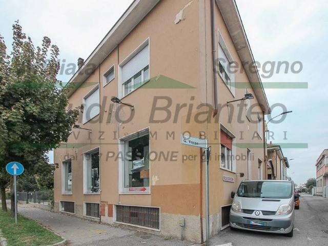 Locale Commerciale in vendita a San Rocco, Seregno