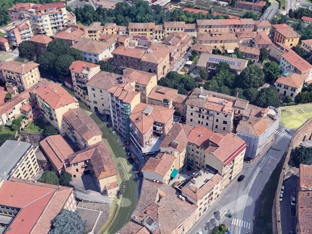 Locale Commerciale in vendita a Camollia, Siena
