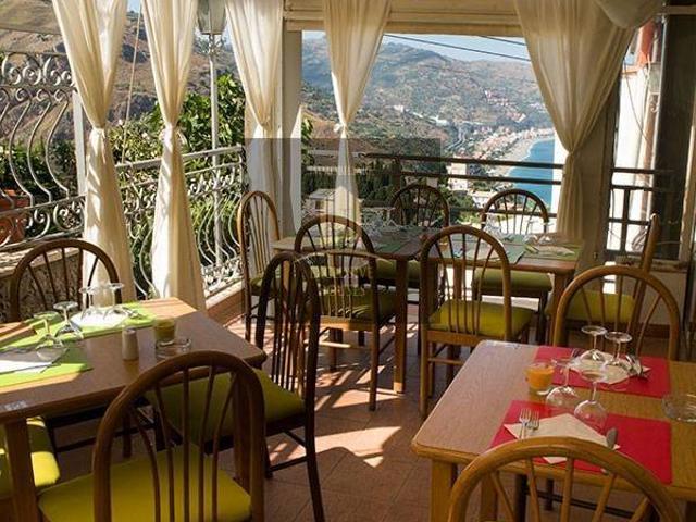 Locale Commerciale in vendita a Taormina, Sicilia
