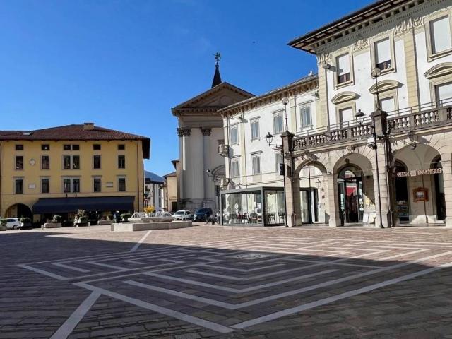 Locale Commerciale in vendita a Tolmezzo, Friuli-Venezia Giulia
