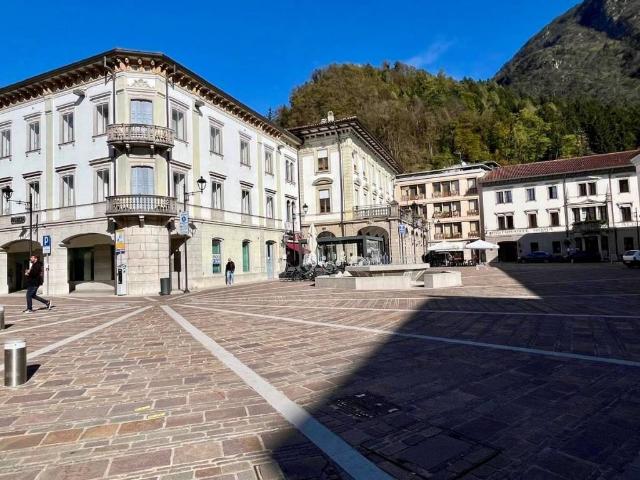 Locale Commerciale in vendita a Tolmezzo, Friuli-Venezia Giulia