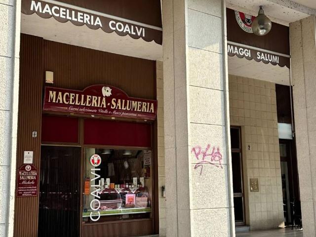Locale Commerciale in vendita a Circoscrizione 2, Piemonte