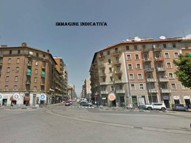Locale Commerciale in vendita a Circoscrizione 8, Piemonte