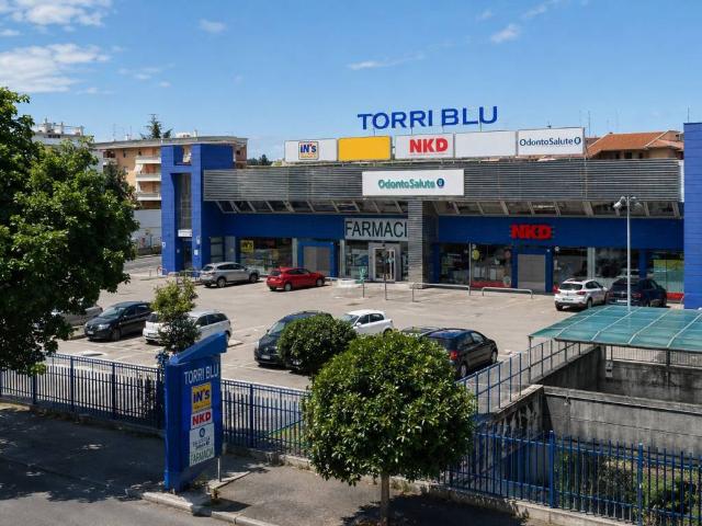 Locale Commerciale in vendita a Cussignacco / Cussignà, Udine / Udin
