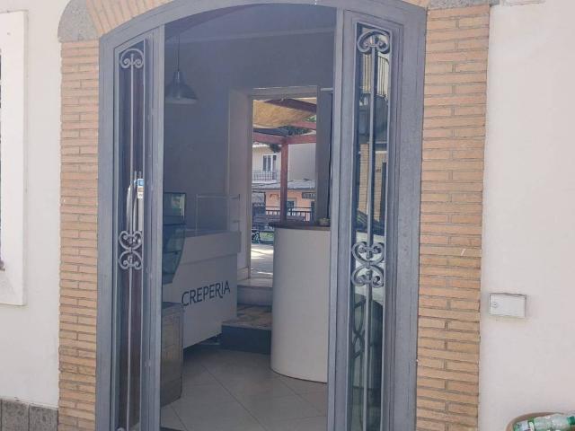 Locale Commerciale in vendita a Villaggio Rinascita, Roma Capitale