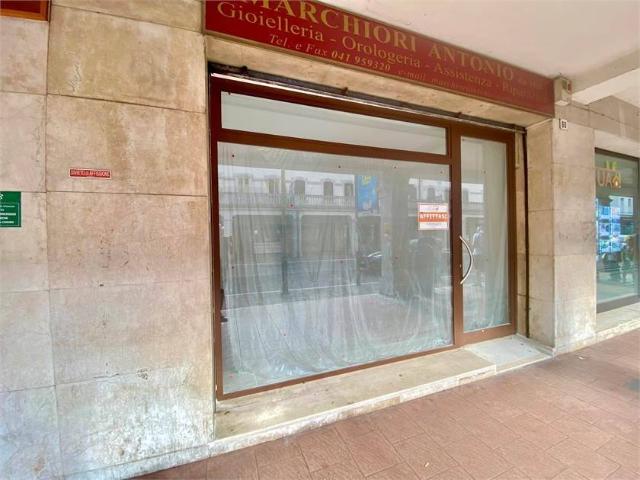Locale Commerciale in vendita a Mestre-Carpenedo, Venezia