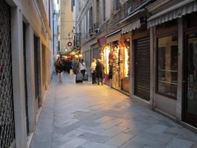 Locale Commerciale in vendita a Venezia