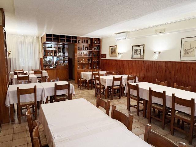 Locale Commerciale in vendita a Sud, Brenzone