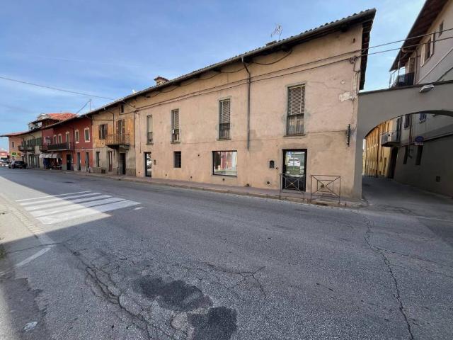 Locale Commerciale in vendita a Verzuolo, Piemonte