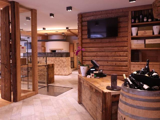 Locale Commerciale in vendita a Comunità montana della valle Camonica, Vezza D'oglio