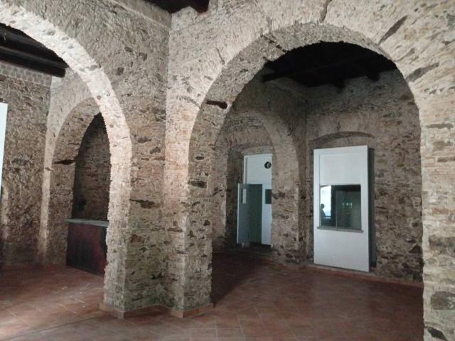 Locale Commerciale in vendita a Calabria, Vibo Valentia