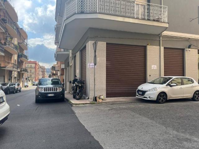 Locale Commerciale in vendita a Calabria, Vibo Valentia