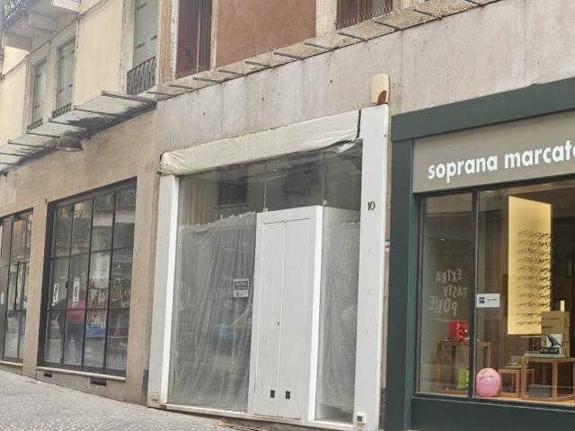Locale Commerciale in vendita a Vicenza, Veneto