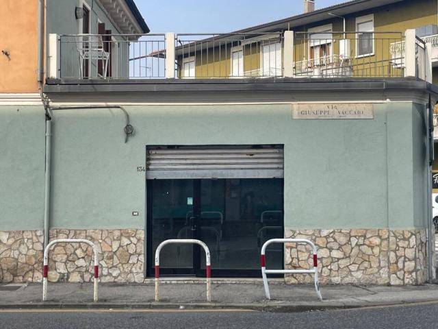 Locale Commerciale in vendita a Ferrovieri, Vicenza