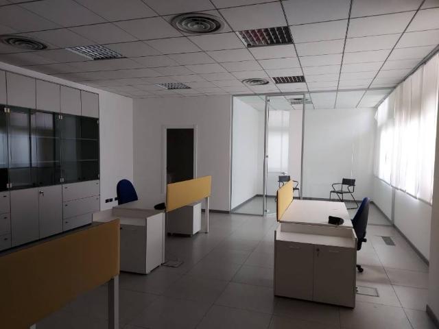 Locale Commerciale in vendita a Vicenza, Veneto