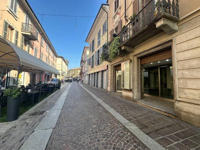 Locale Commerciale in vendita a Voghera, Lombardia