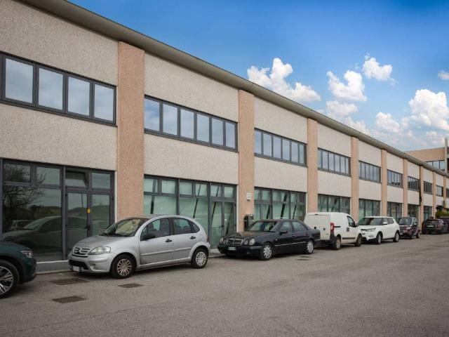 Locale Commerciale in vendita a Sant'Eurosia, Volpago Del Montello