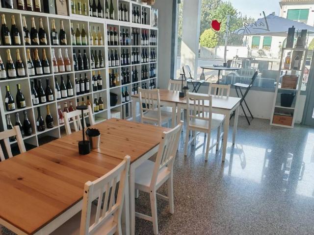 Locale Commerciale in vendita a Monterosso, Abano Terme Bagni