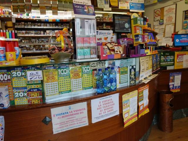 Locale Commerciale in vendita a Monterosso, Abano Terme Bagni