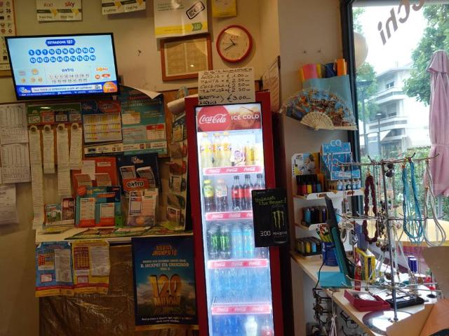 Locale Commerciale in vendita a Monterosso, Abano Terme Bagni