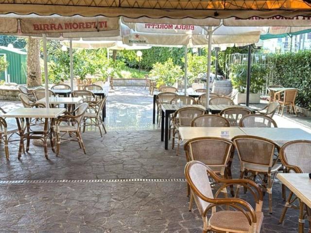 Locale Commerciale in vendita a Abbadia Lariana, Lombardia