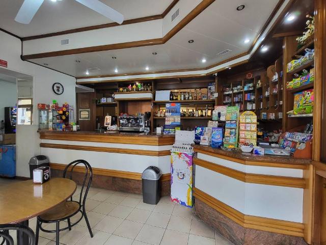 Locale Commerciale in vendita a Abbiategrasso, Lombardia