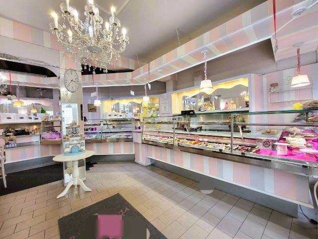 Locale Commerciale in vendita a Abbiategrasso, Lombardia