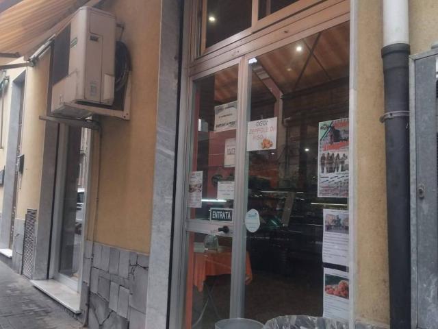 Locale Commerciale in vendita a Aci Sant'antonio, Sicilia