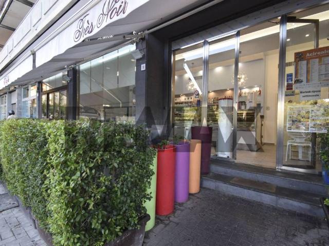 Locale Commerciale in vendita a Acireale, Sicilia