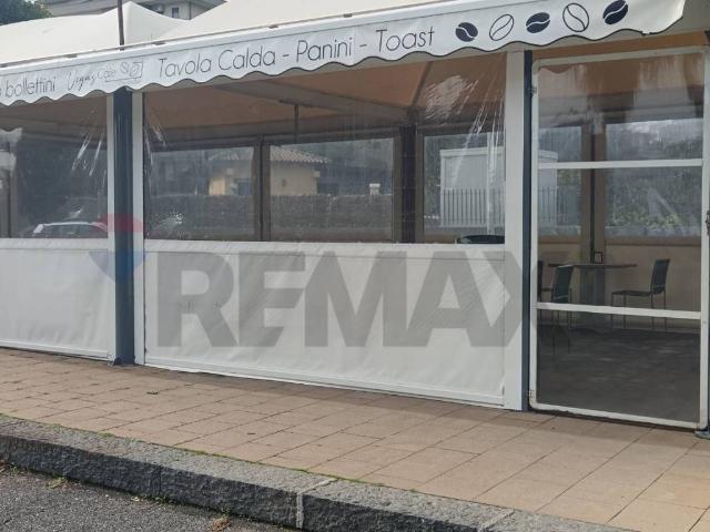 Locale Commerciale in vendita a Acireale, Sicilia