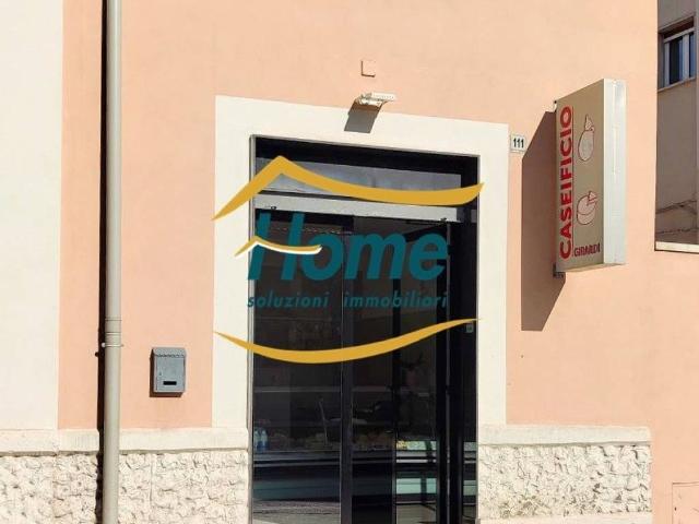 Locale Commerciale in vendita a Puglia, Bari