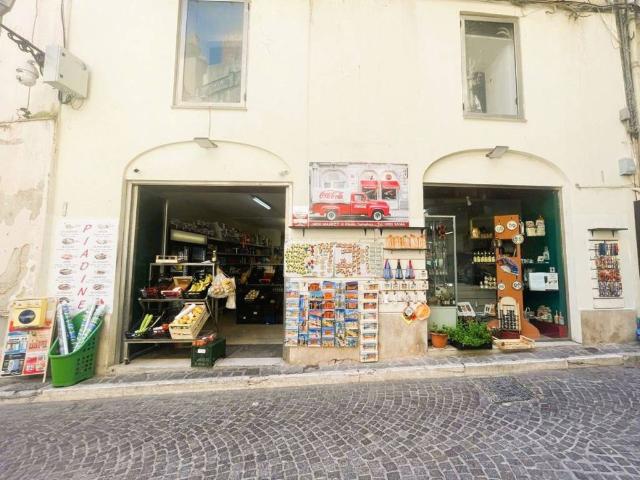 Locale Commerciale in vendita a Sottogas, Agrigento