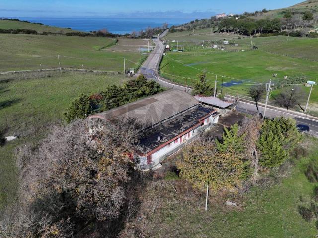 Locale Commerciale in vendita a Agropoli, Campania