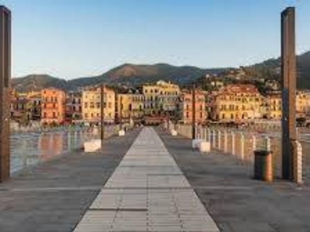 Locale Commerciale in vendita a Alassio, Liguria