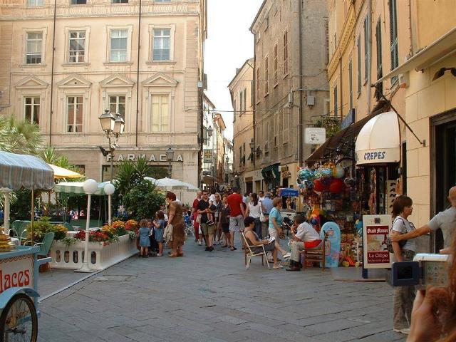 Locale Commerciale in vendita a Alassio, Liguria