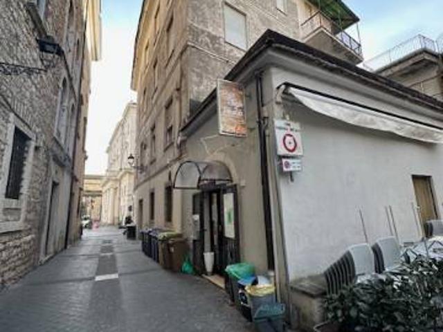 Locale Commerciale in vendita a Centro storico, Alatri