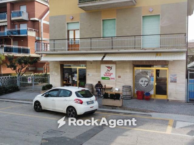 Locale Commerciale in vendita a Unione dei Comuni della Val Vibrata, Alba Adriatica