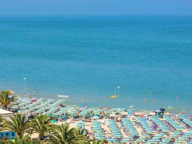 Locale Commerciale in vendita a Unione dei Comuni della Val Vibrata, Alba Adriatica